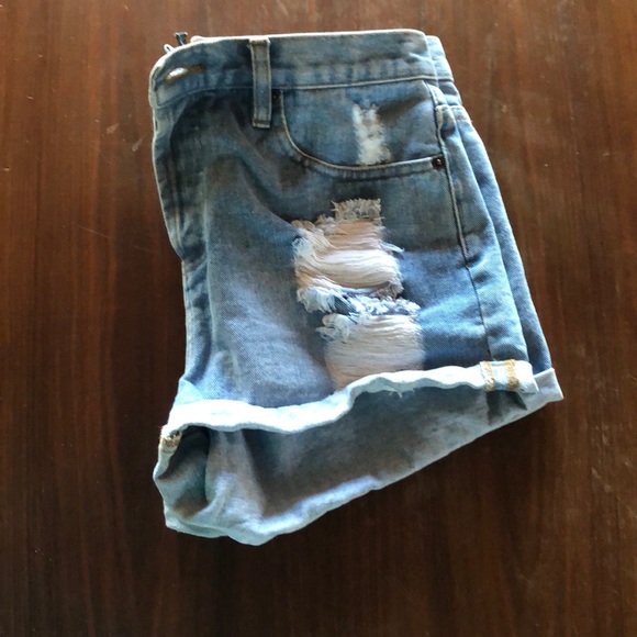 Cute ripped jean shorts ✨🥰 - Picture 6 of 8